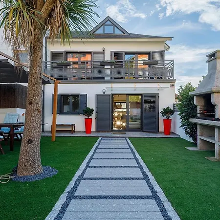 Casa De Ensueno En El Castro De Y Centrica By Prishomes * Vigo